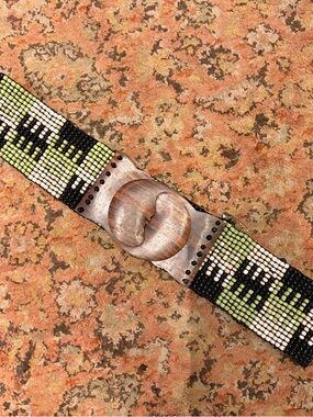 Vintage Y2K stretchy beaded statement belt with wood hook buckle